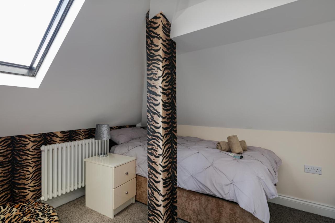 The Finney - Gorgeous, Chic 3 Bedroom House Manchester