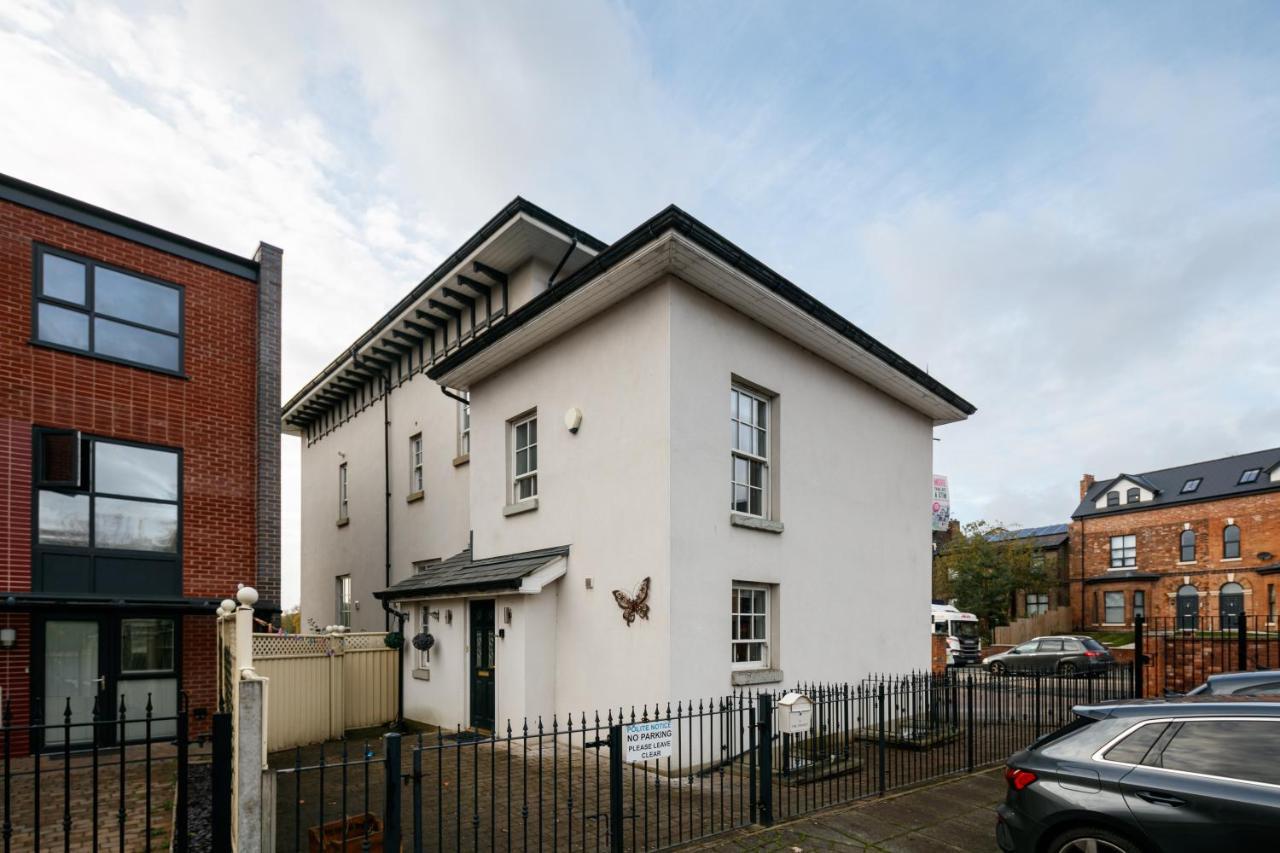 The Finney - Gorgeous, Chic 3 Bedroom House