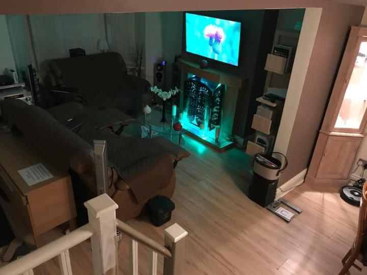 Private King En-suite Bedroom Close To Mediacityuk/old Trafford Manchester