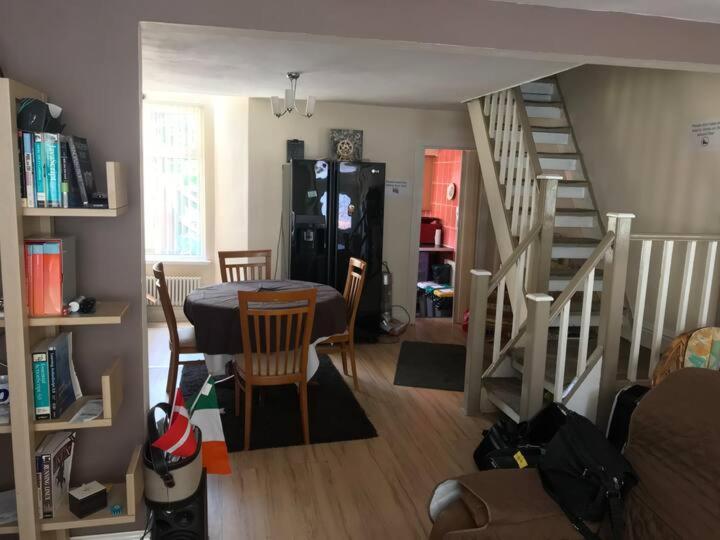 Private King En-suite Bedroom Close To Mediacityuk/old Trafford Manchester