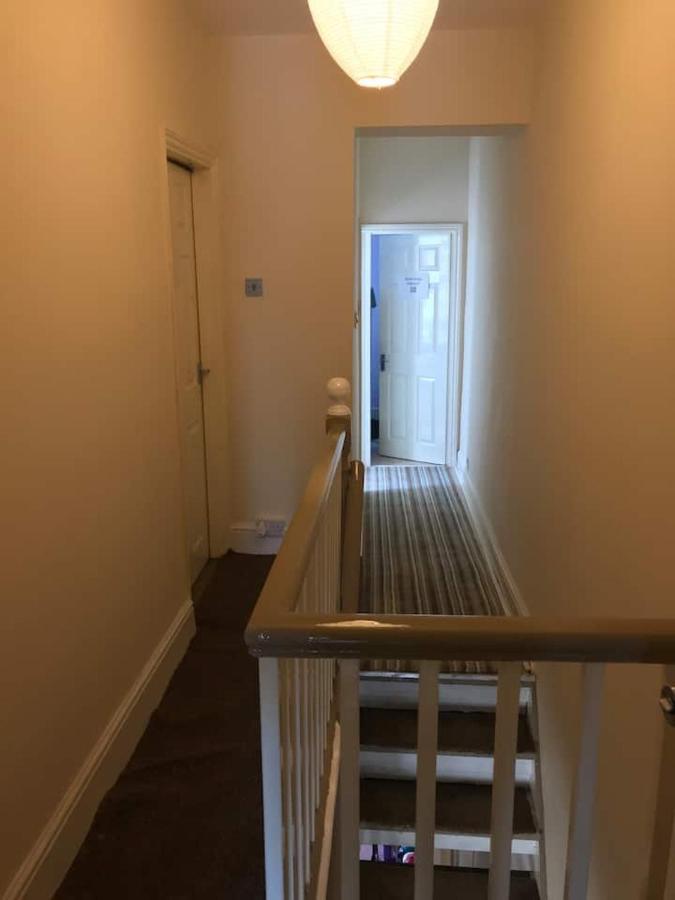 Private King En-suite Bedroom Close To Mediacityuk/old Trafford Homestay