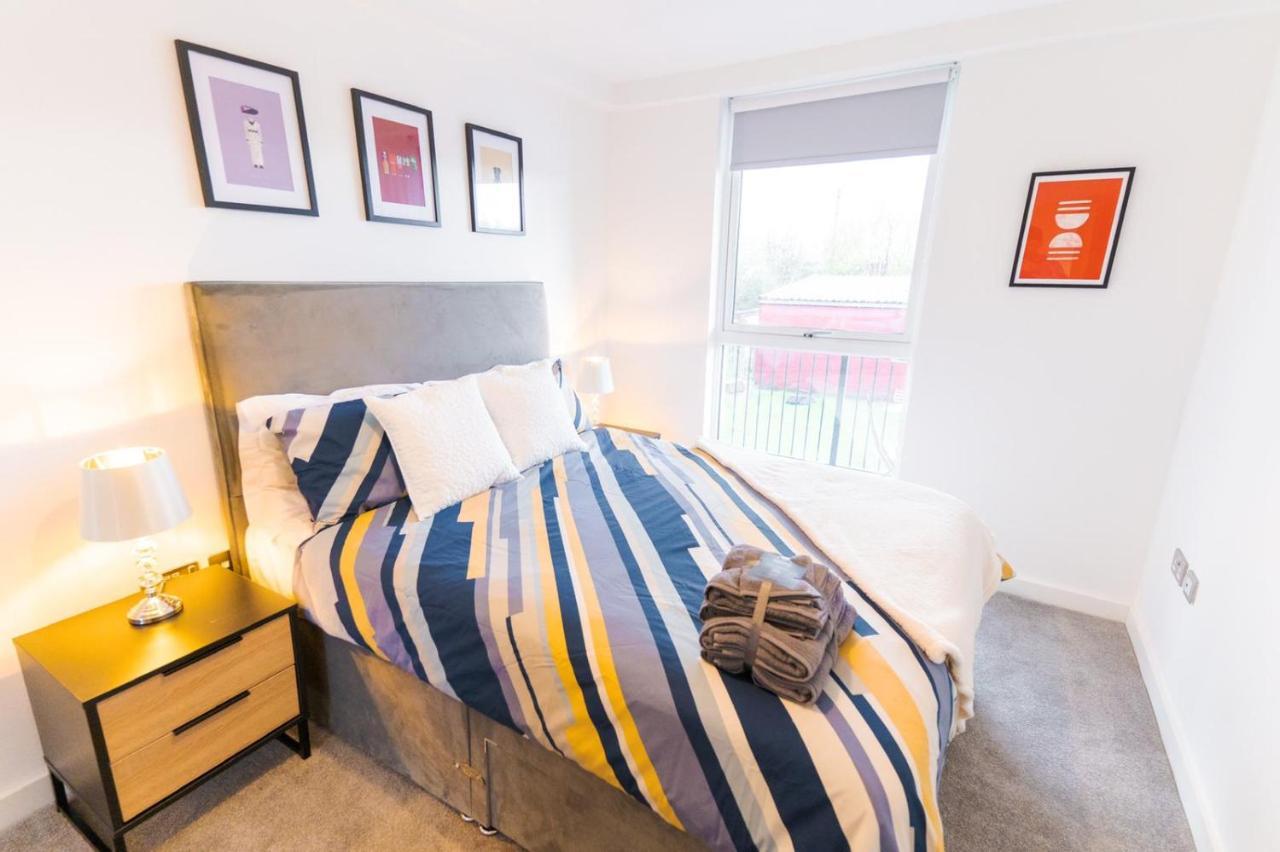 Exquisite Cosy 2-bed In Salford Apartment *