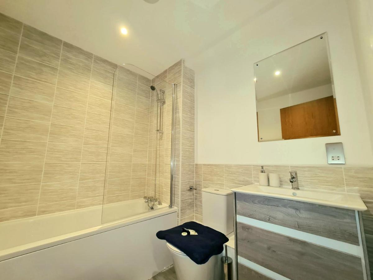 Exquisite Cosy 2-bed In Salford Manchester