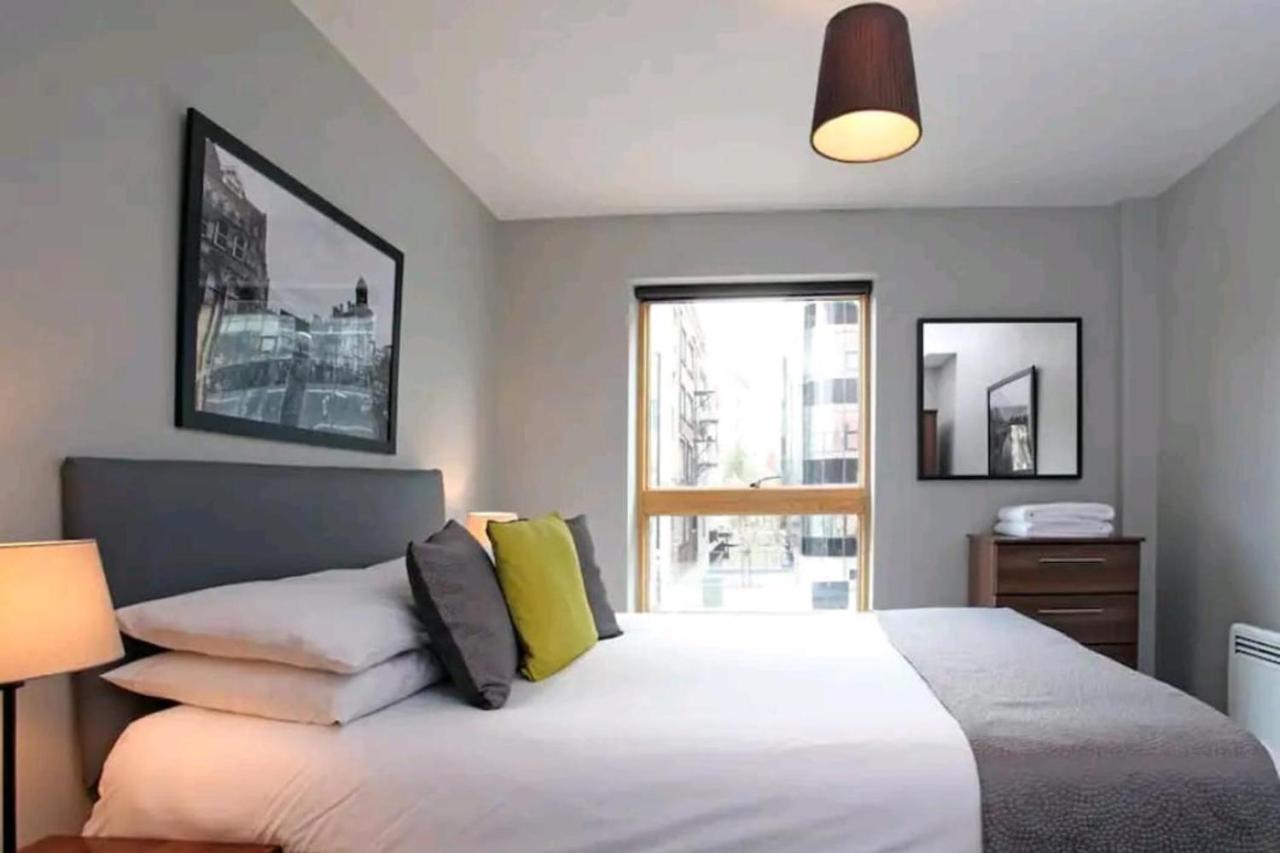 Exquisite Cosy 2-bed In Salford Apartment