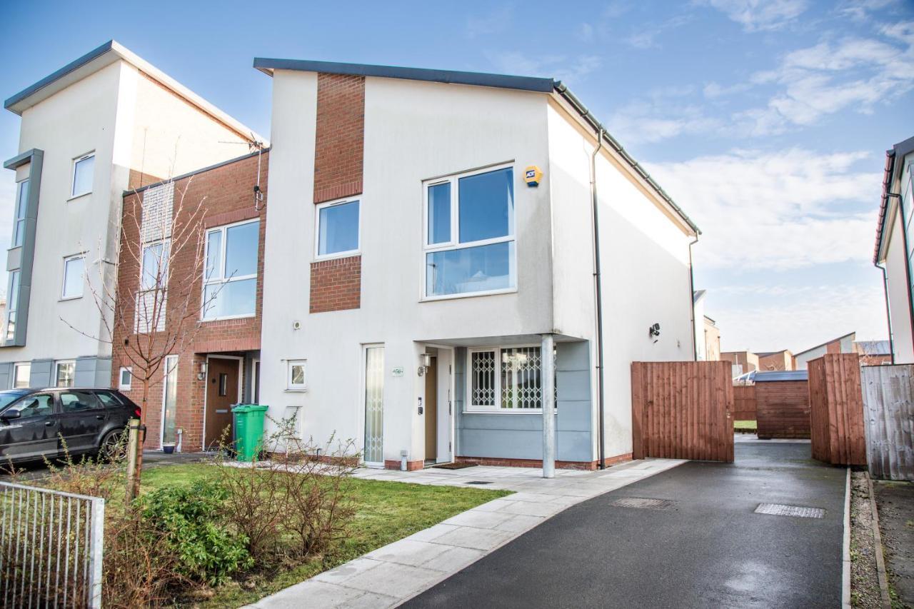Walking Distance To Etihad And Coop Live Arena With Free Parking * Manchester