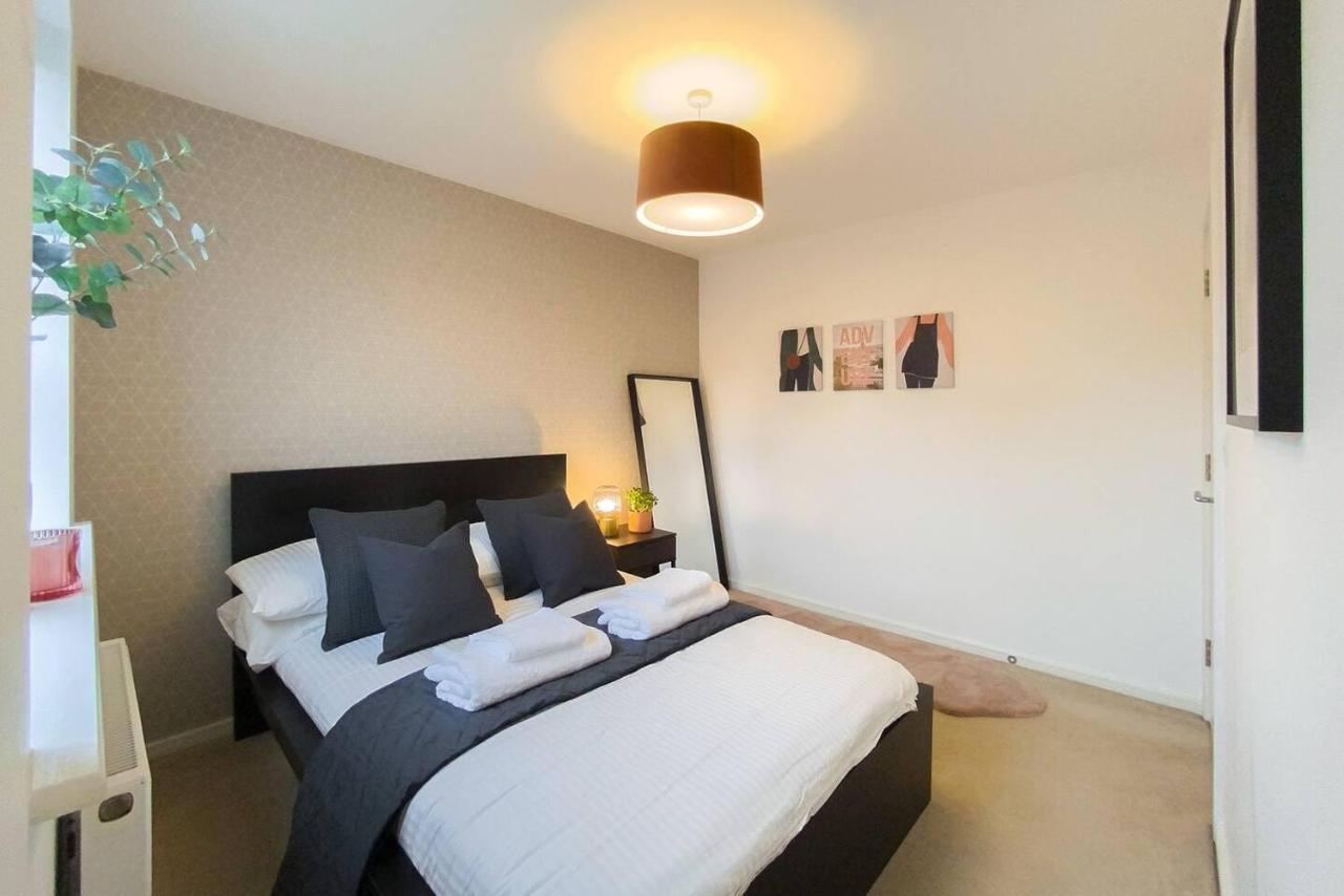Holiday home Stunning 4 Bed House With Cinema & Parking