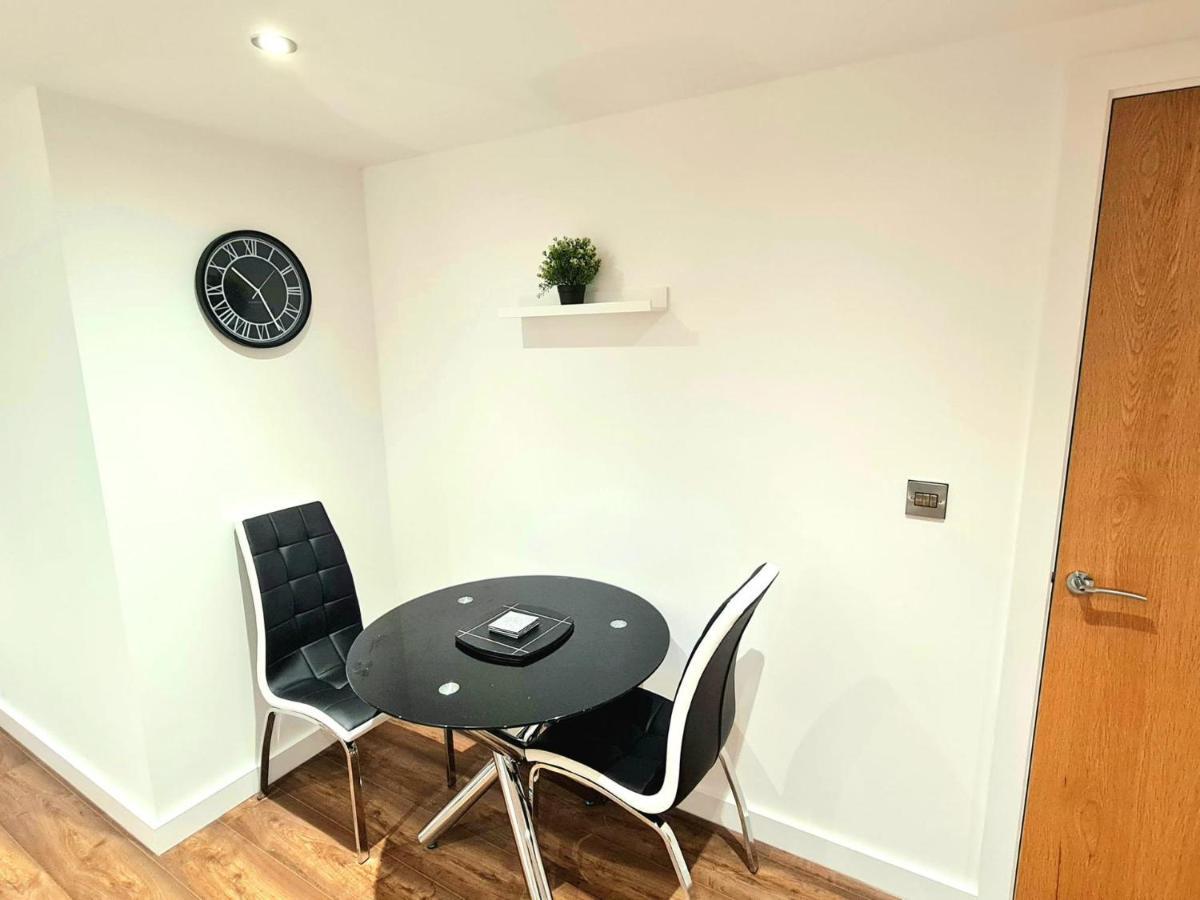 Apartment 1-bedroom Aprt In Salford- Freeparking- Sleeps3