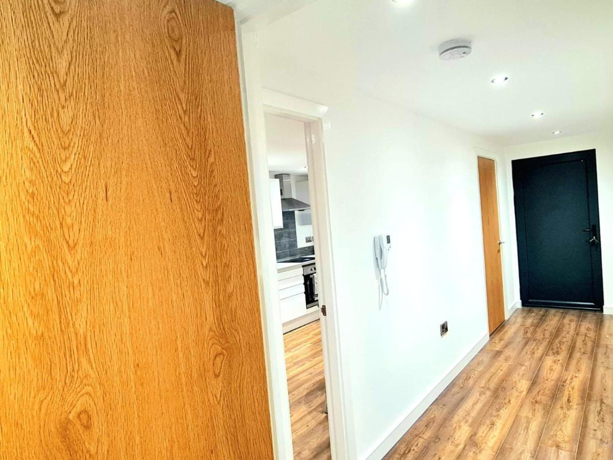 Apartment 1-bedroom Aprt In Salford- Freeparking- Sleeps3