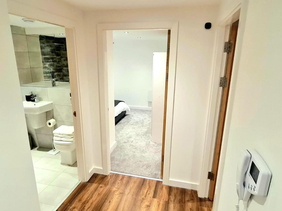 Apartment 1-bedroom Aprt In Salford- Freeparking- Sleeps3