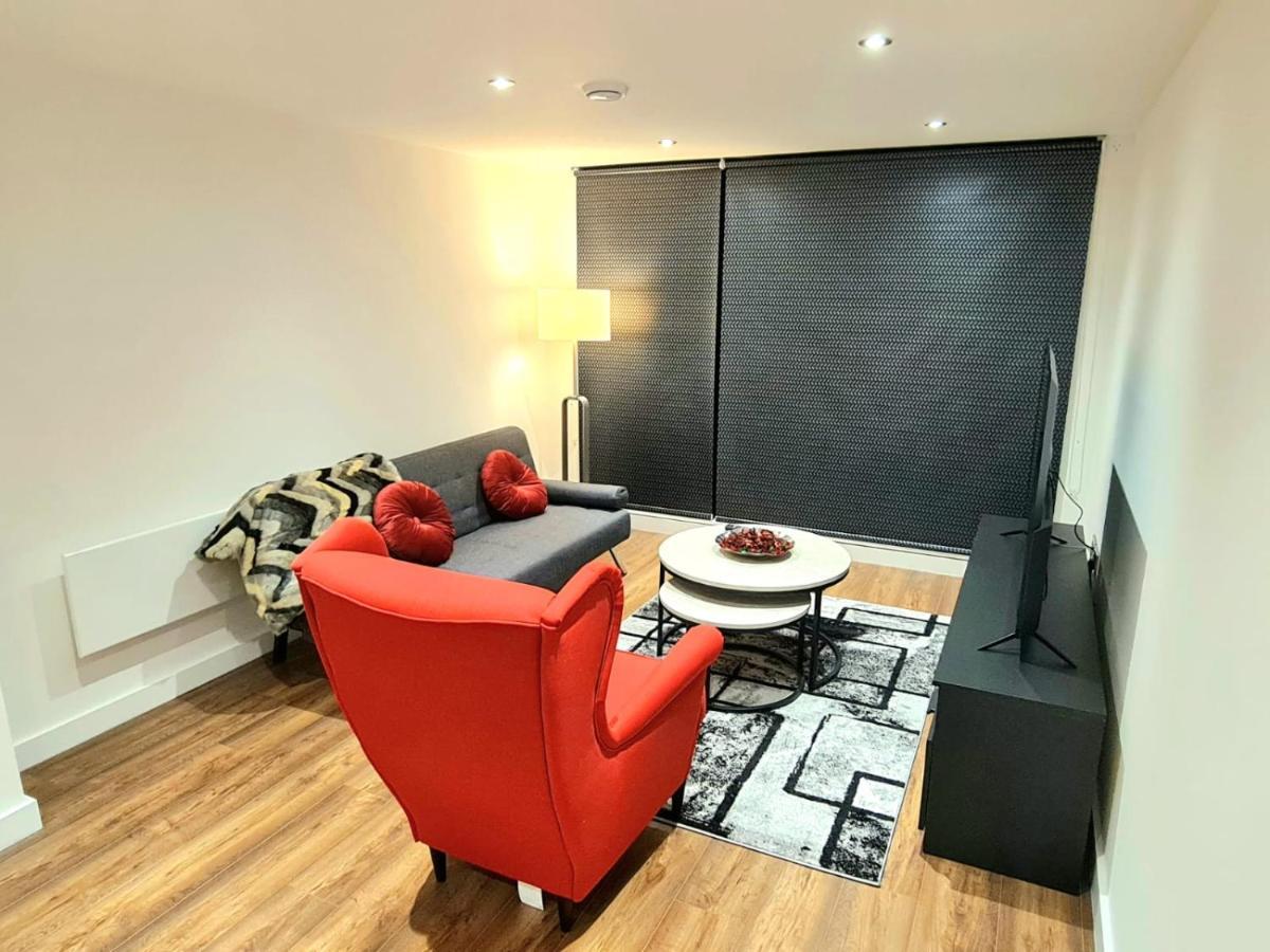 1-bedroom Aprt In Salford- Freeparking- Sleeps3 Manchester