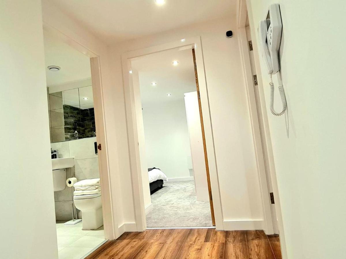 Apartment 1-bedroom Aprt In Salford- Freeparking- Sleeps3