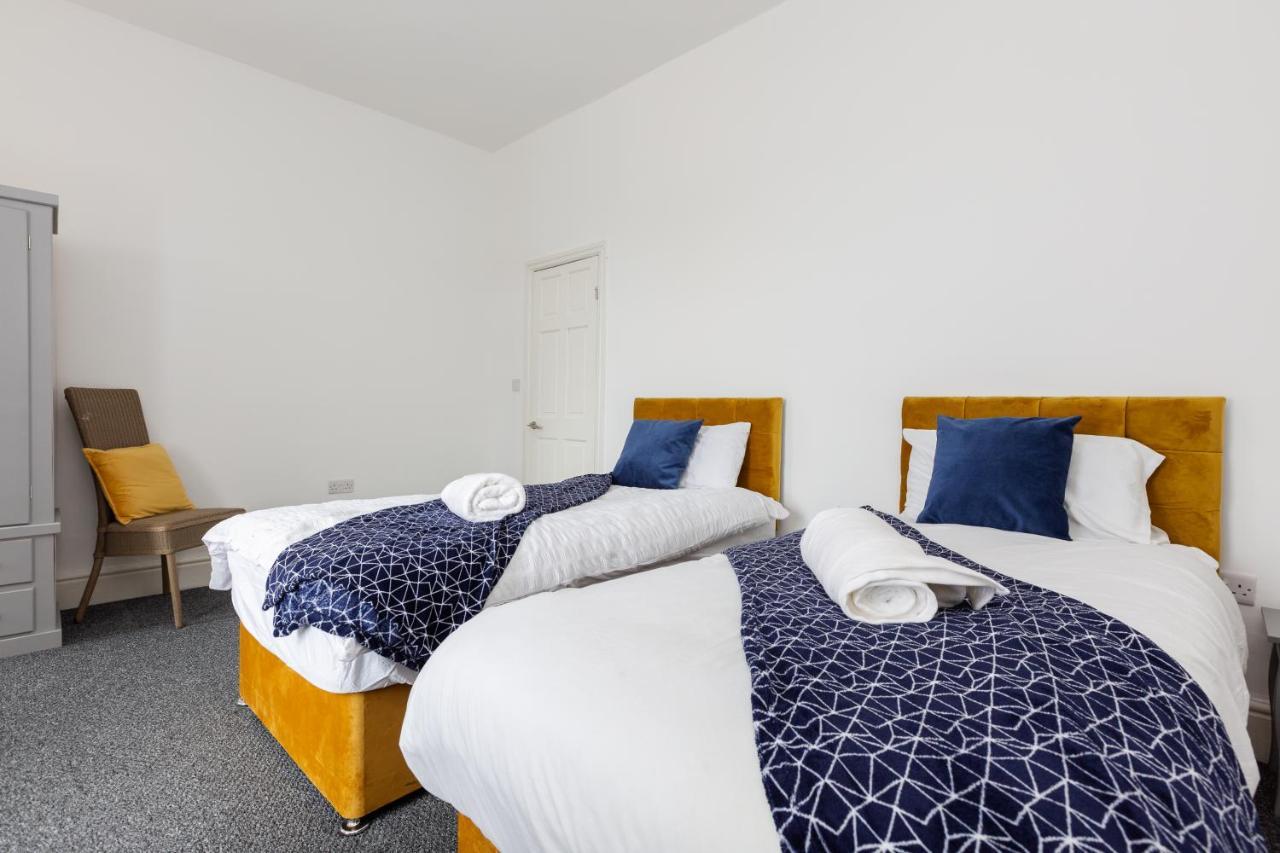 Clayton House - Spacious Near Etihad Stadium Holiday home *