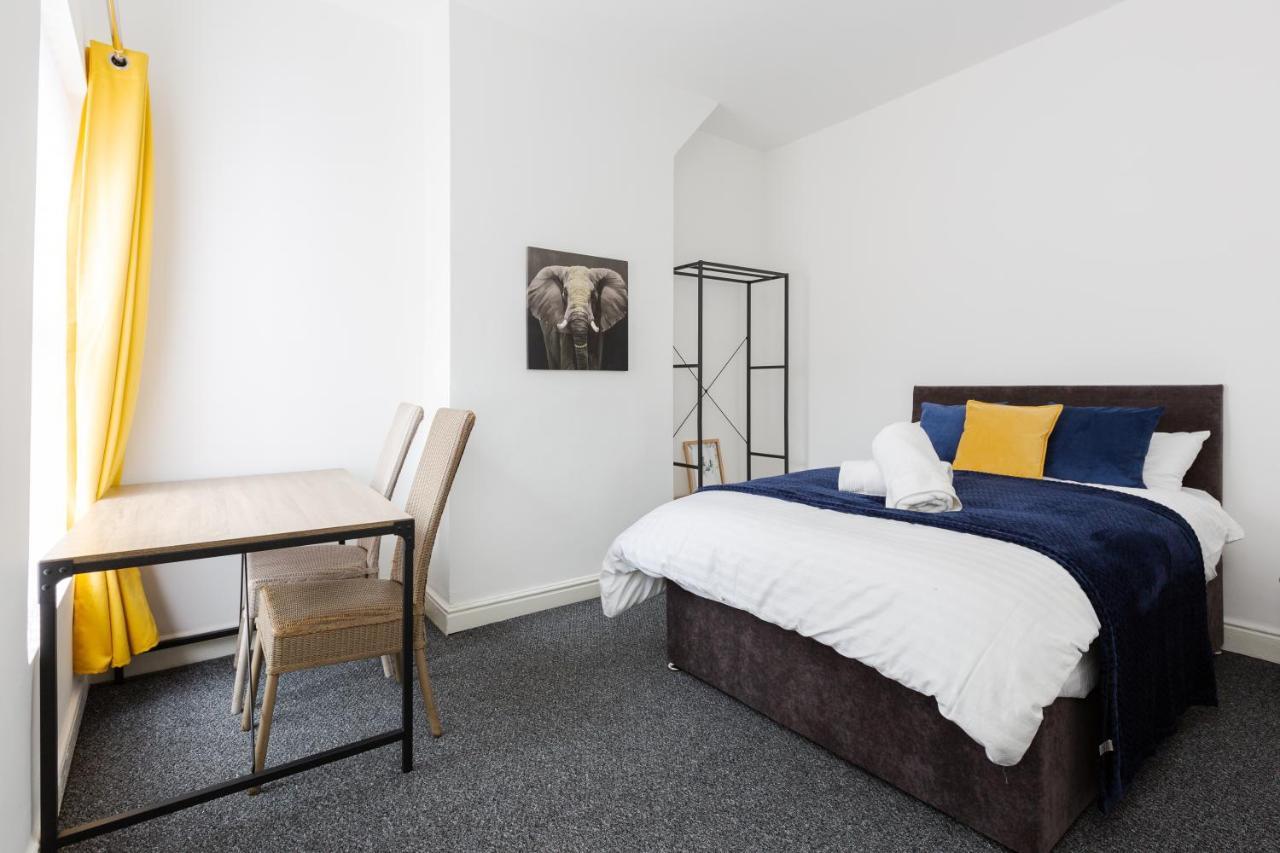 Holiday home Clayton House - Spacious Near Etihad Stadium