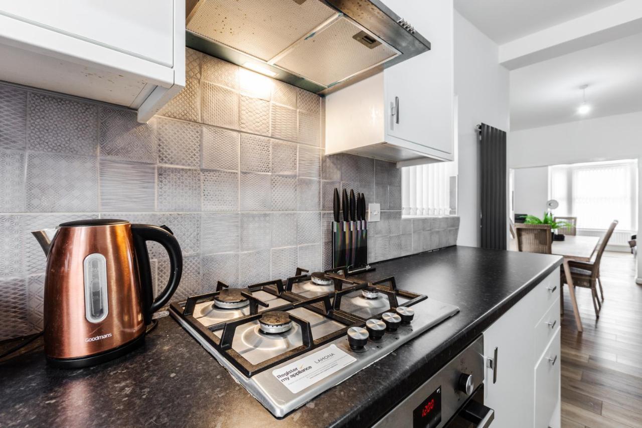 Clayton House - Spacious Near Etihad Stadium Holiday home *