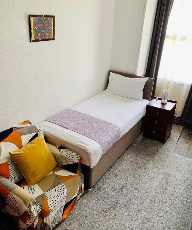 - Free Parking Guest house Manchester