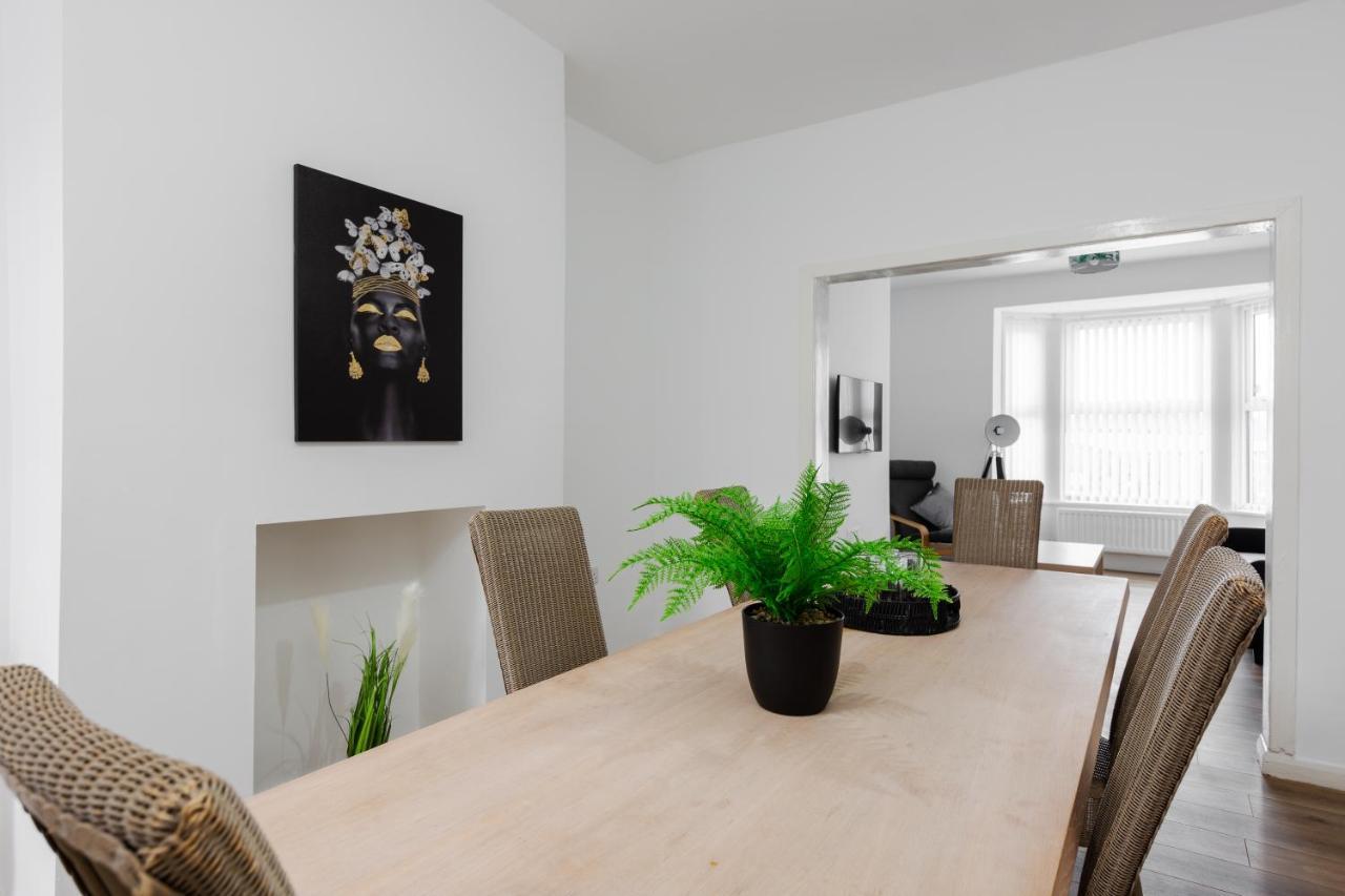 Clayton House - Spacious Near Etihad Stadium Holiday home
