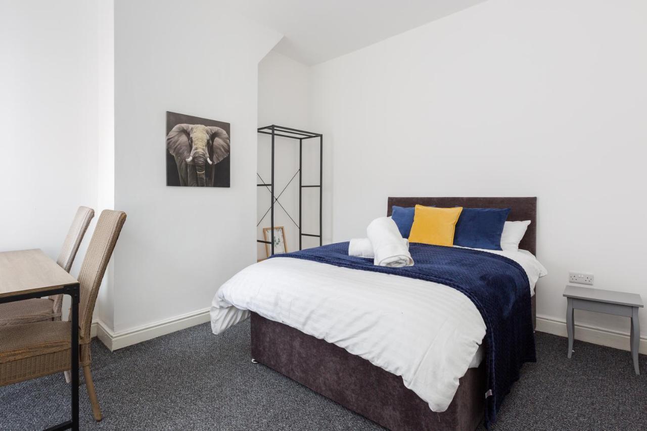 Holiday home Clayton House - Spacious Near Etihad Stadium *