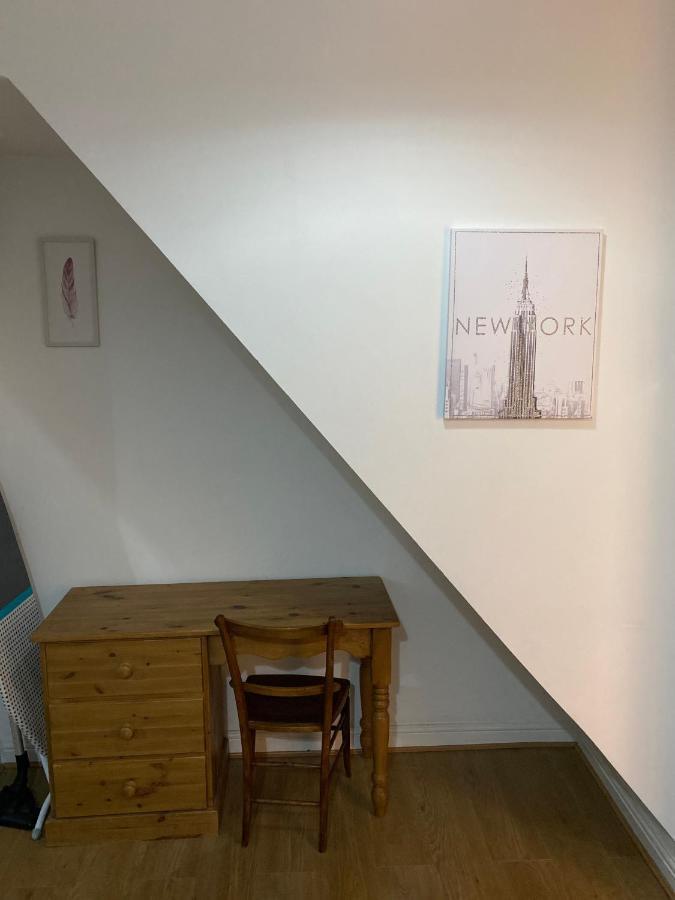 Apartment Lovely 2 Bedroom With Free Parking *