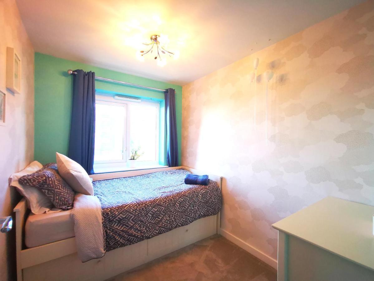 The Lawnswood - With Free Parking Holiday home *