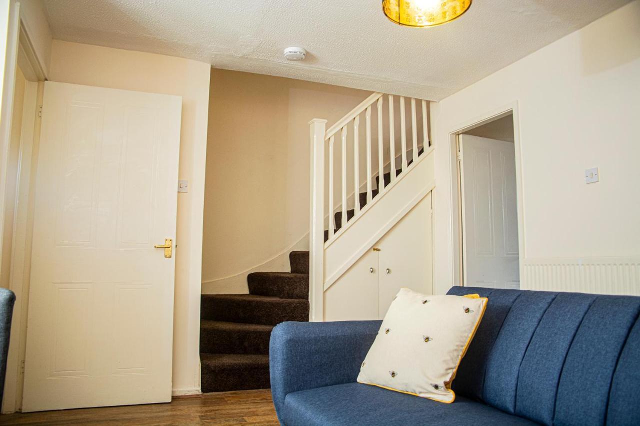 Holiday home Cosy 3-bed Close To Centre *
