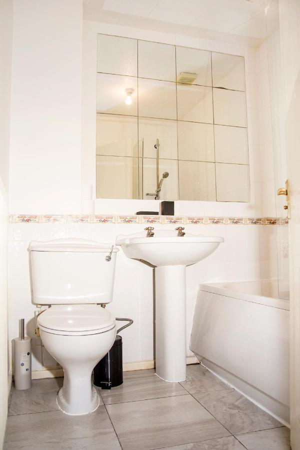 Holiday home Cosy 3-bed Close To Centre Manchester