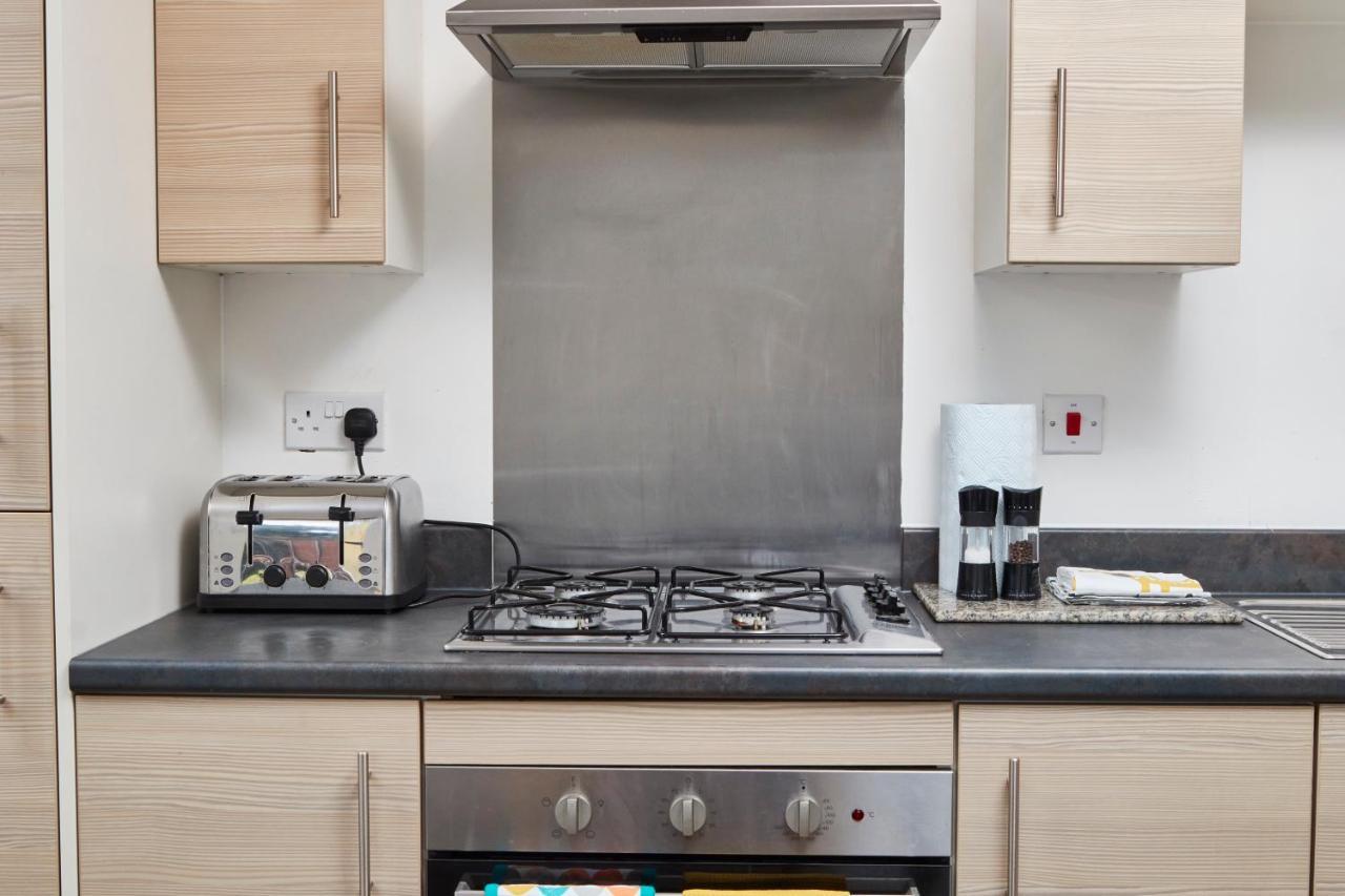 Charming 2 Bedroom In Apartment