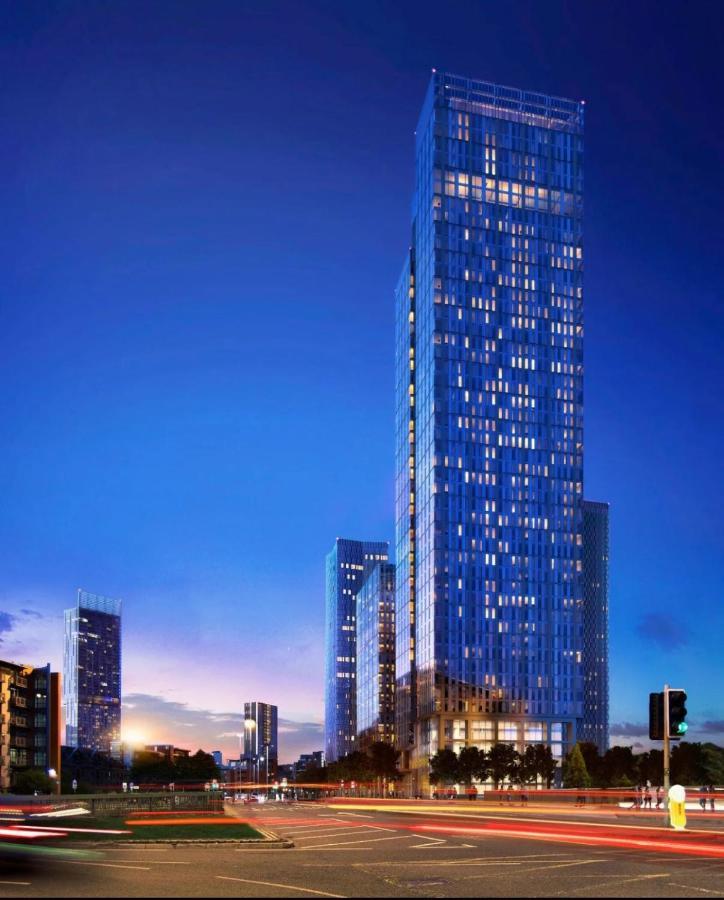 Brand New Luxury Centre 2 Bed Skyline Views