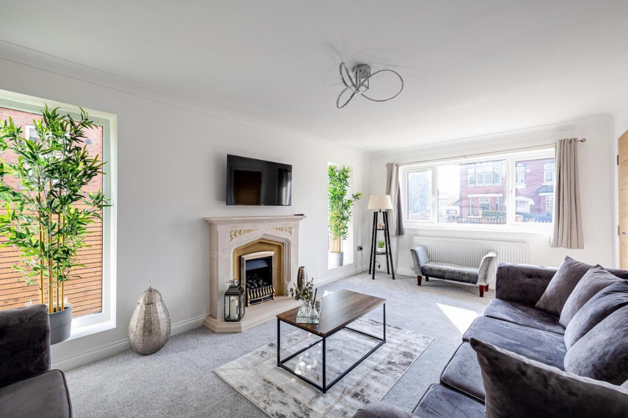 Luxurious 7 Bedroom House In Didsbury, * Manchester