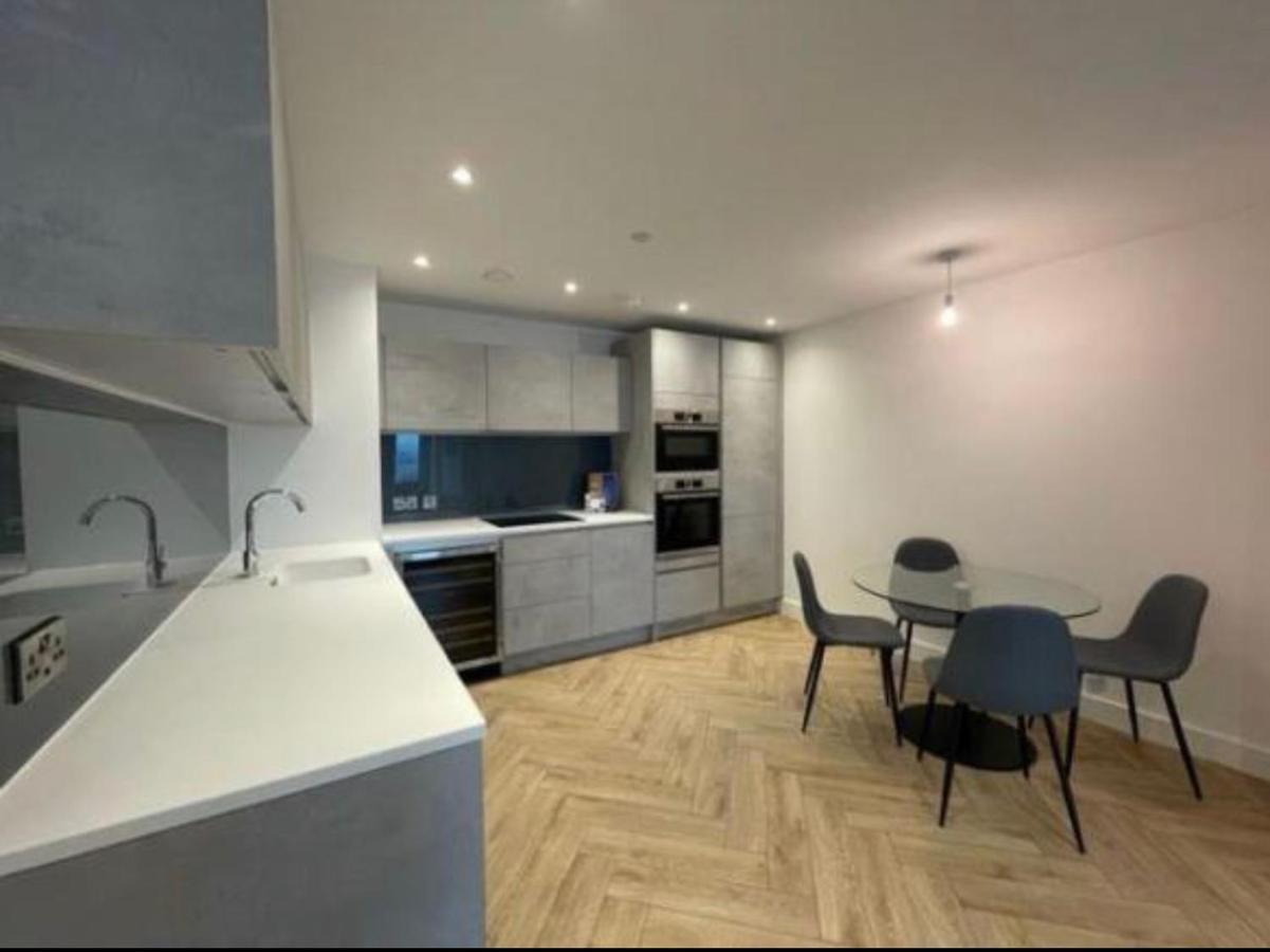 Brand New Luxury Centre 2 Bed Skyline Views Apartment Manchester