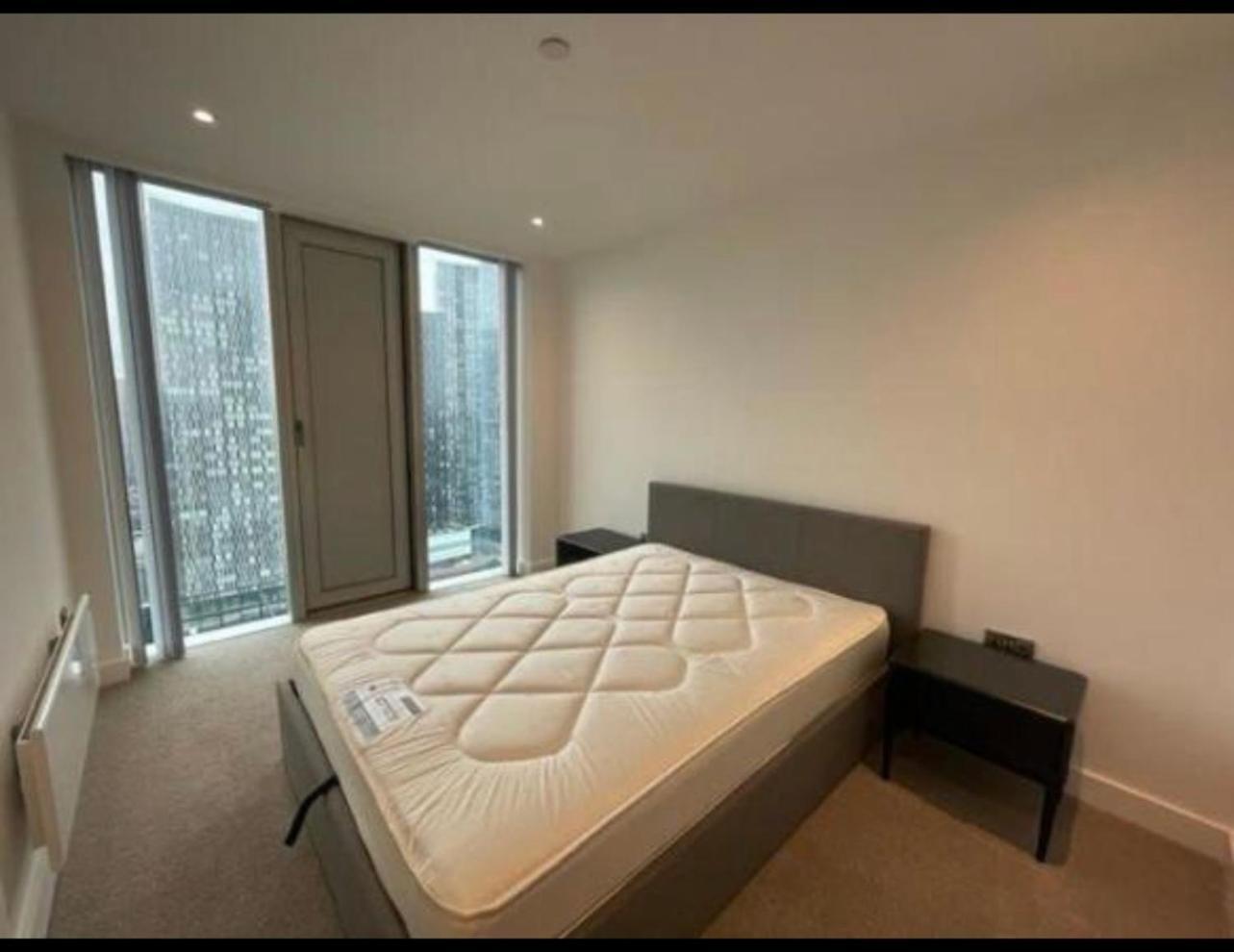 Apartment Brand New Luxury Centre 2 Bed Skyline Views *