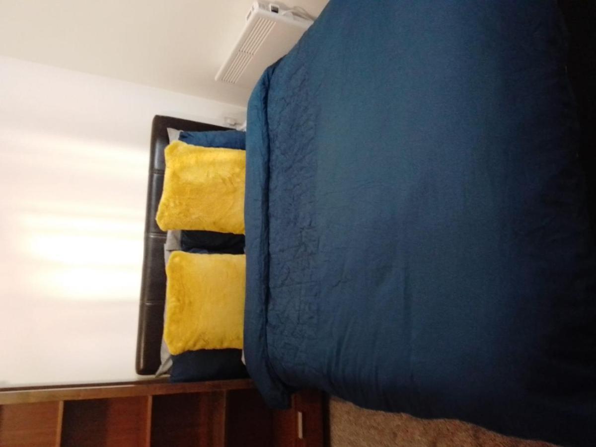 Beautiful 2-bed In Centre Apartment *