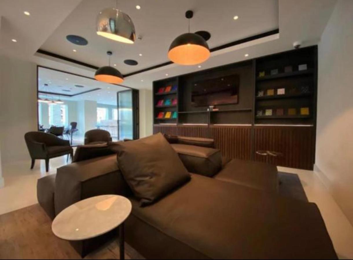 Apartment Brand New Luxury Centre 2 Bed Skyline Views
