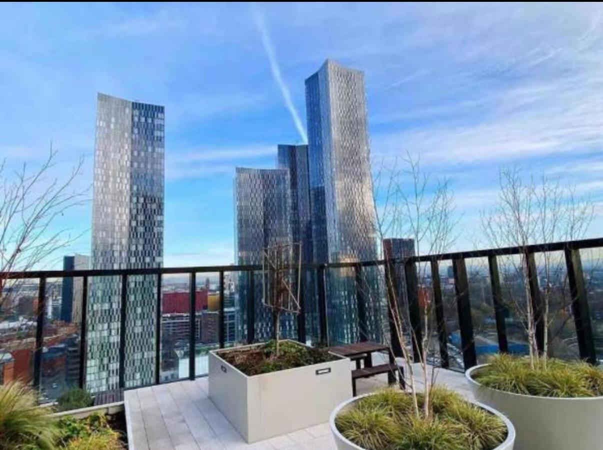 Brand New Luxury Centre 2 Bed Skyline Views *