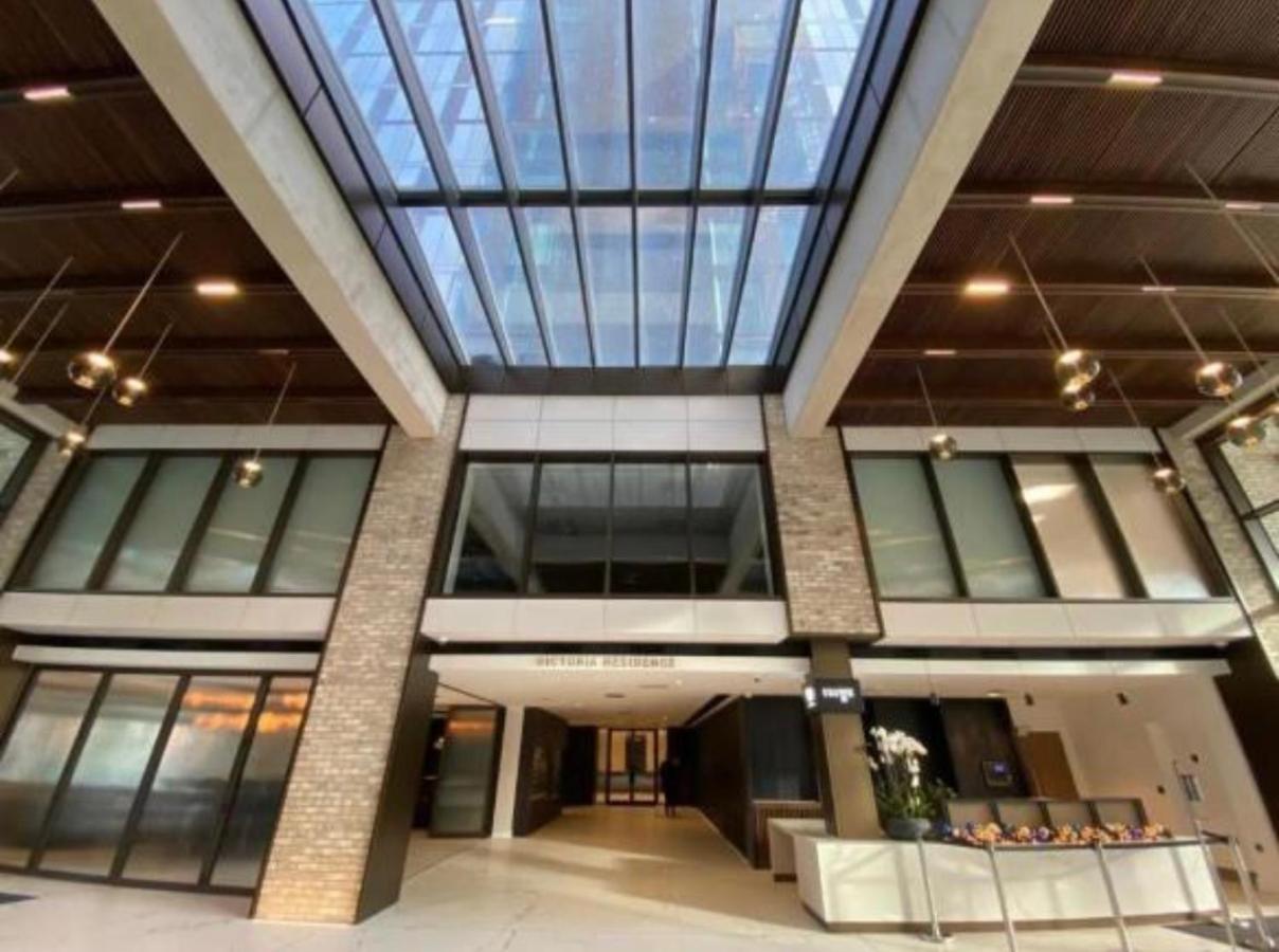 Apartment Brand New Luxury Centre 2 Bed Skyline Views *