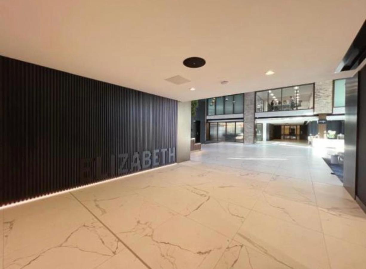 Brand New Luxury Centre 2 Bed Skyline Views Apartment