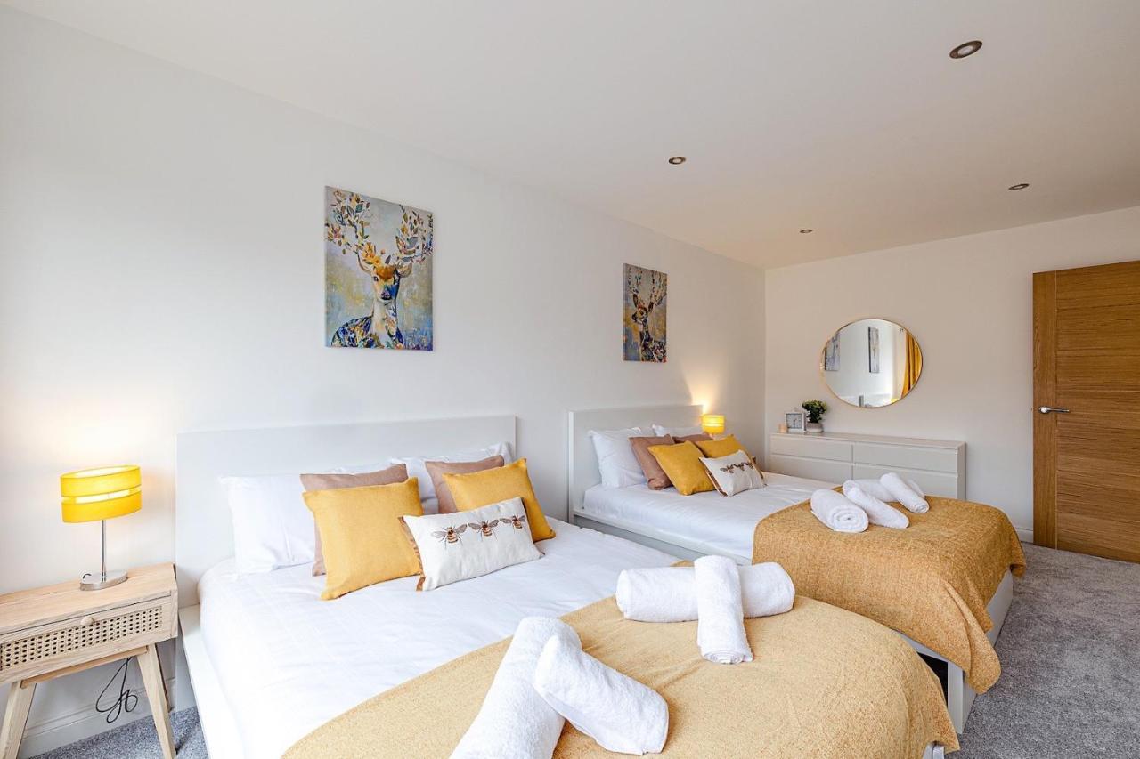 Luxurious 7 Bedroom House In Didsbury,
