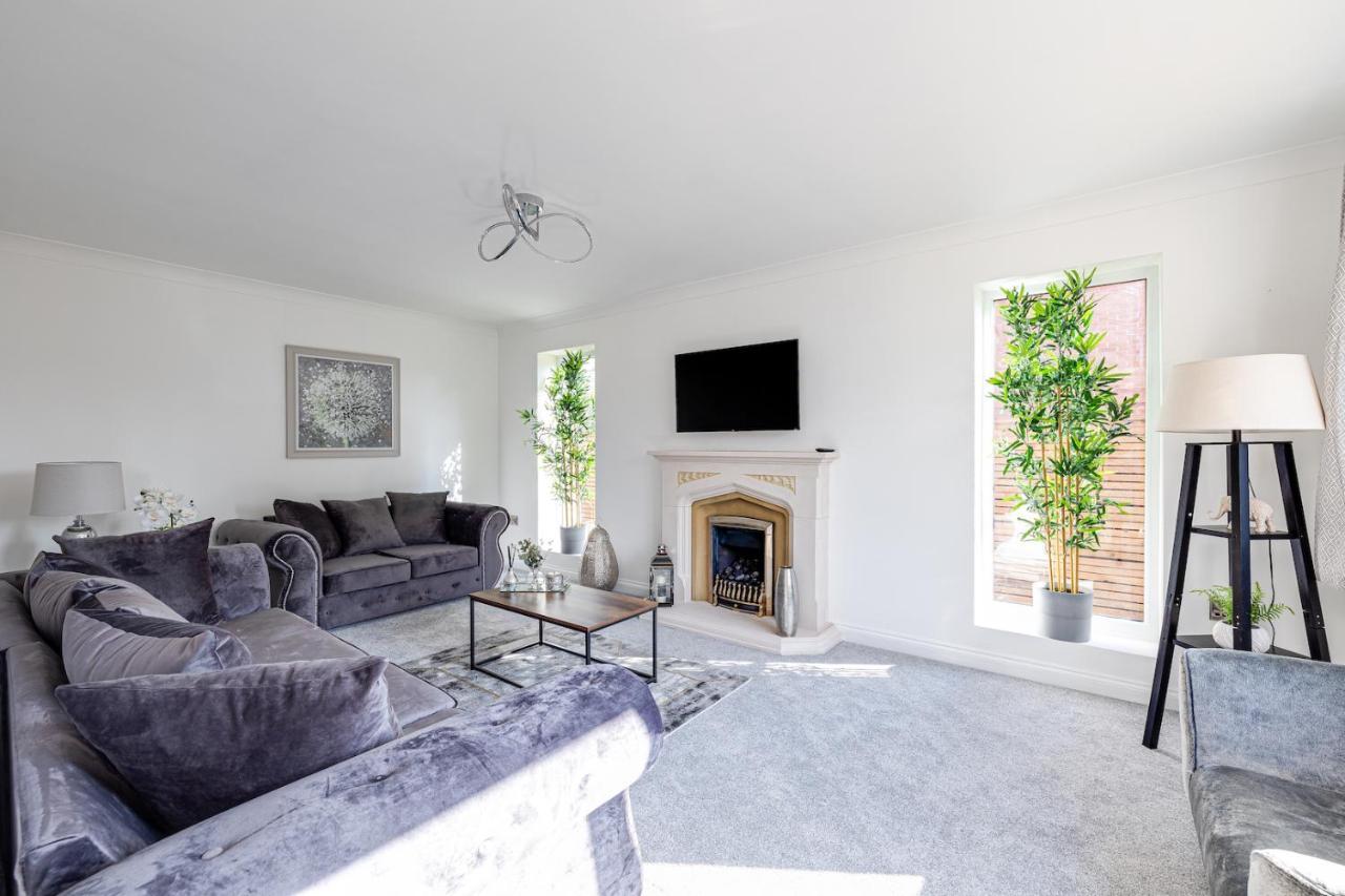 Luxurious 7 Bedroom House In Didsbury, Apartment *