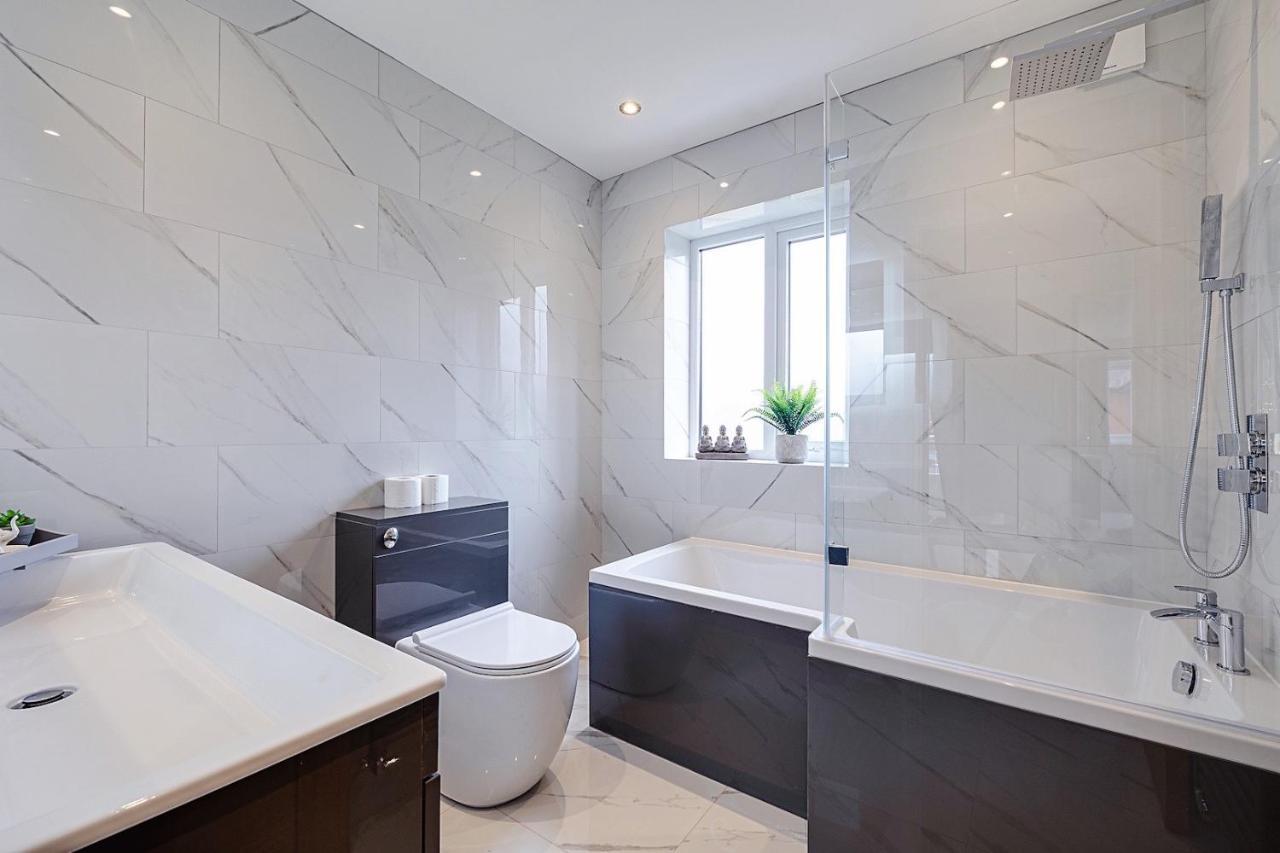 Luxurious 7 Bedroom House In Didsbury,