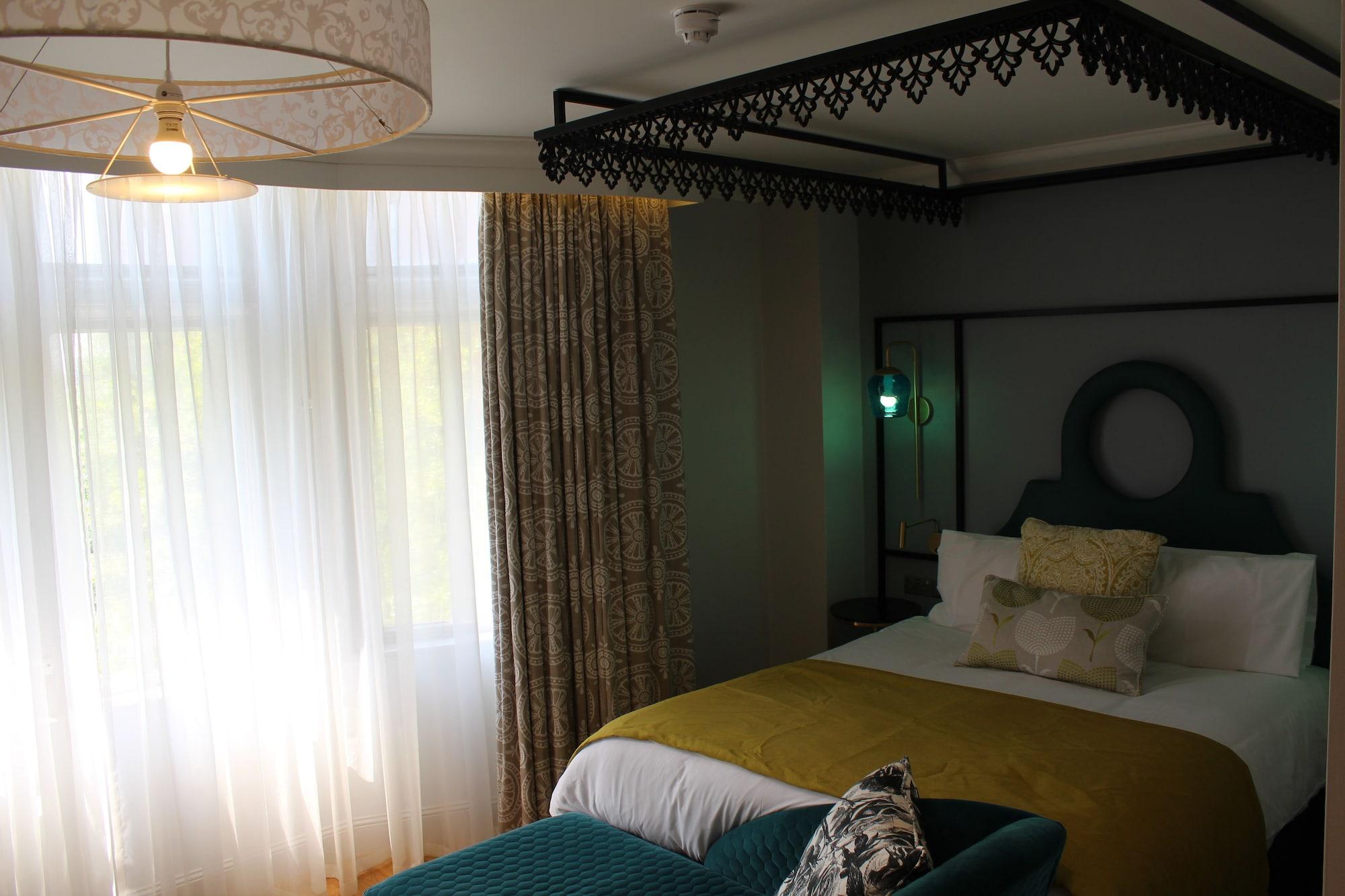 The Gardens 3*