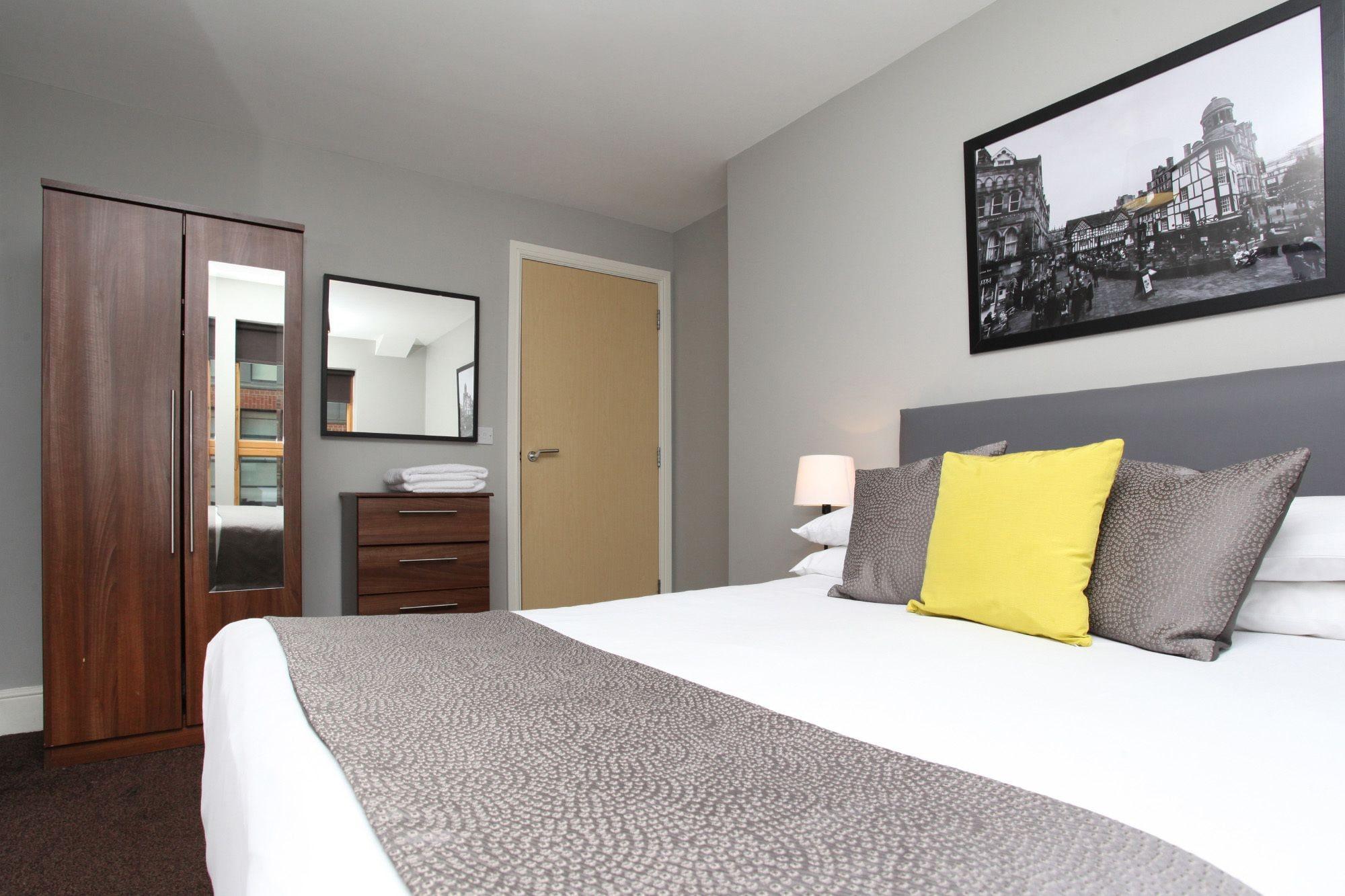 The Warehouse 4*