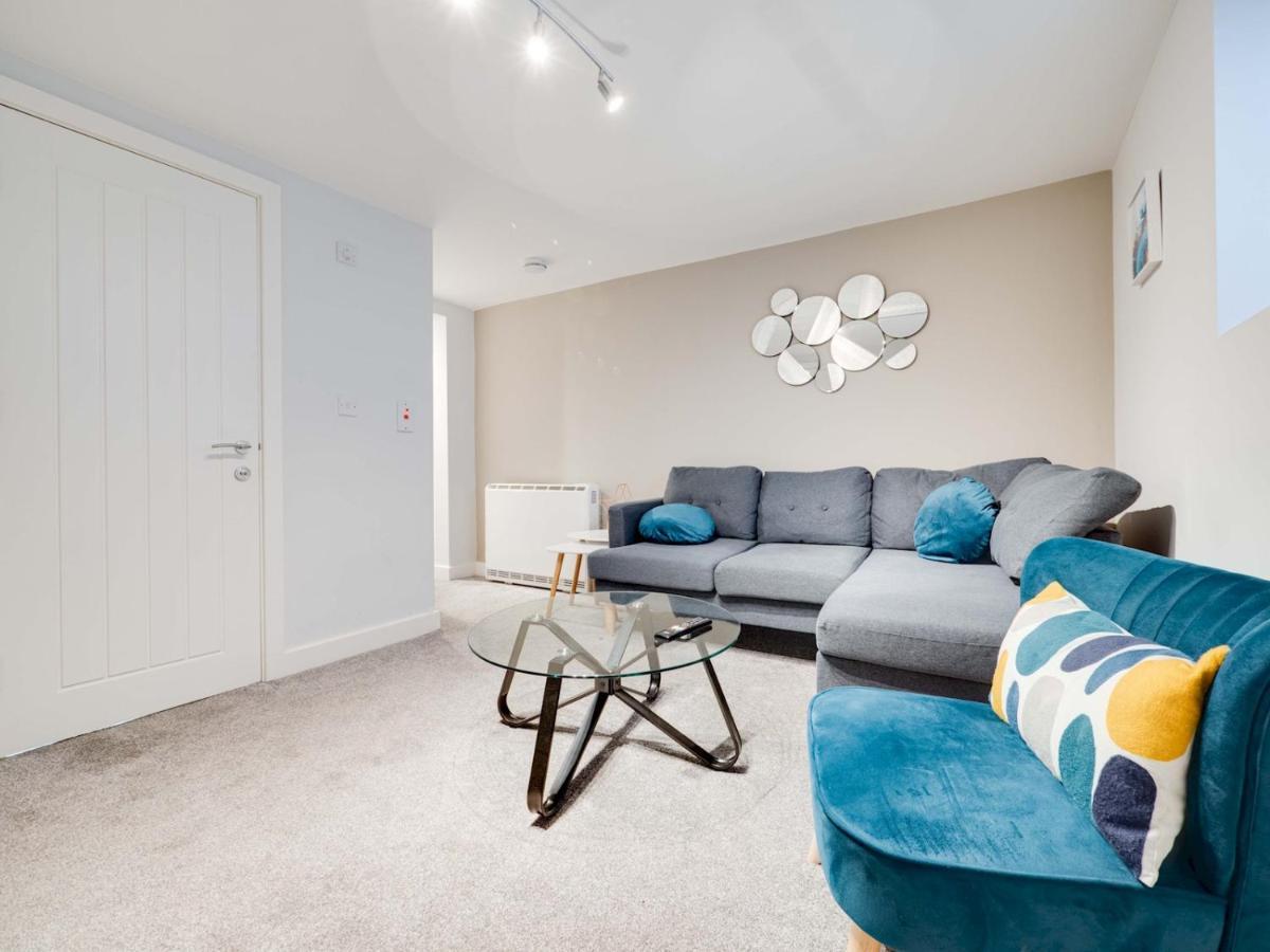 Pass The Keys Lovely 2 Bedroom In Apartment *