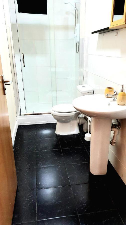 Salford Ark Comfort Near Salford Royal And Trafford Centre Apartment Manchester