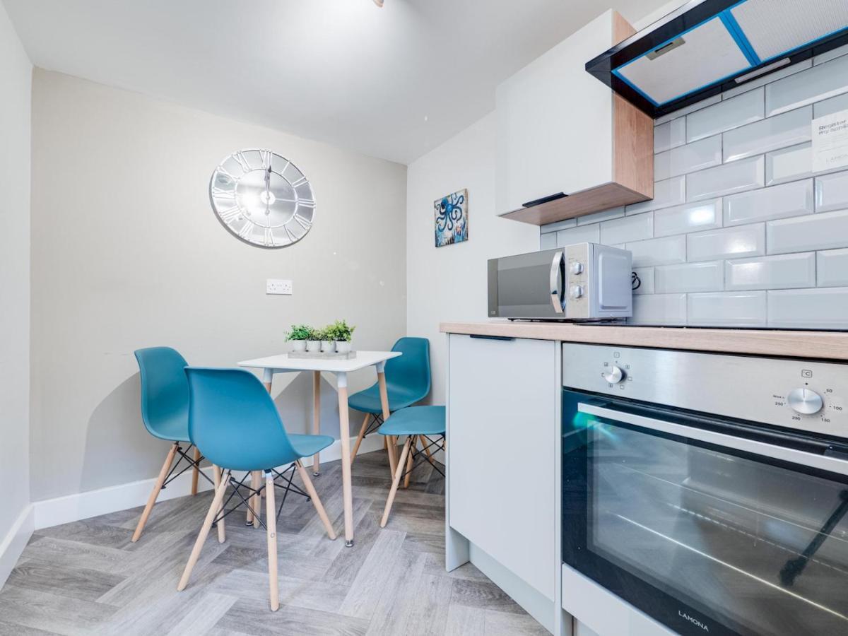 Pass The Keys Lovely 2 Bedroom In Apartment