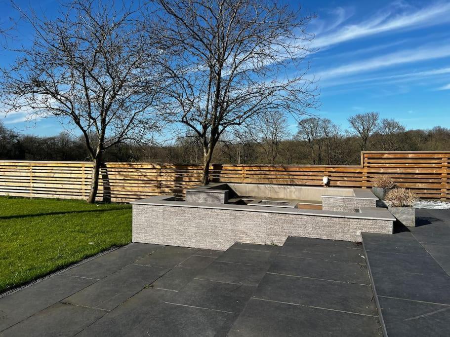 Holiday home Luxury Close To The With Hot Tub & Bbq Fire Pit. *