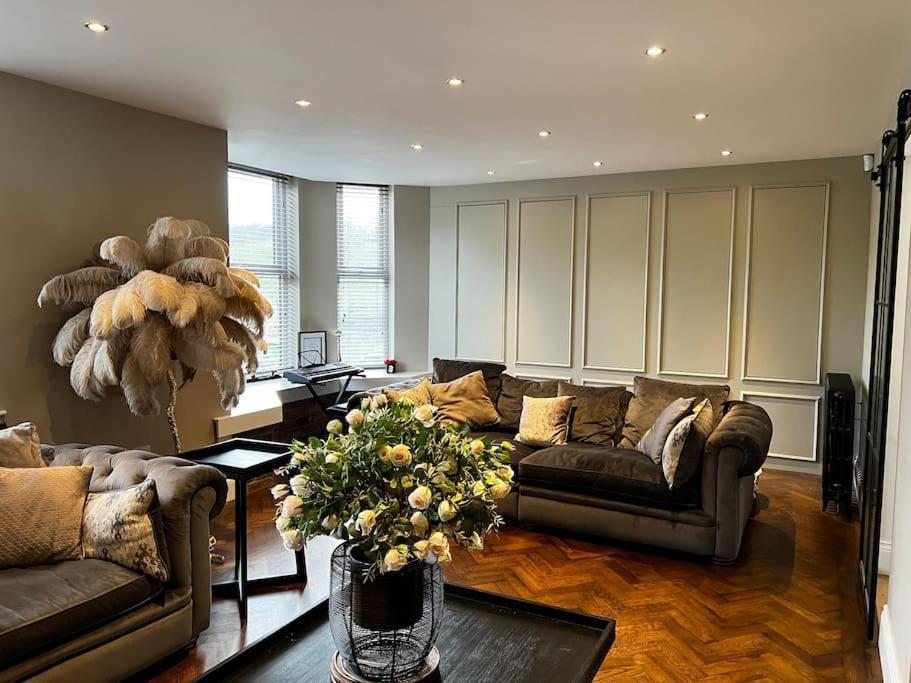 Luxury Close To The With Hot Tub & Bbq Fire Pit.