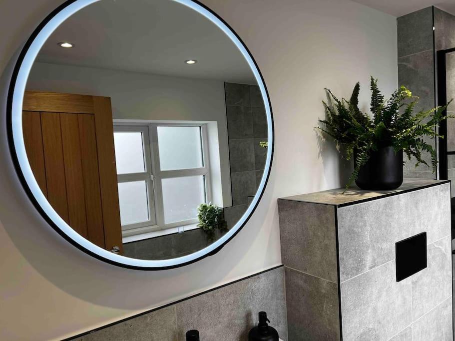 Luxury Close To The With Hot Tub & Bbq Fire Pit. * Manchester