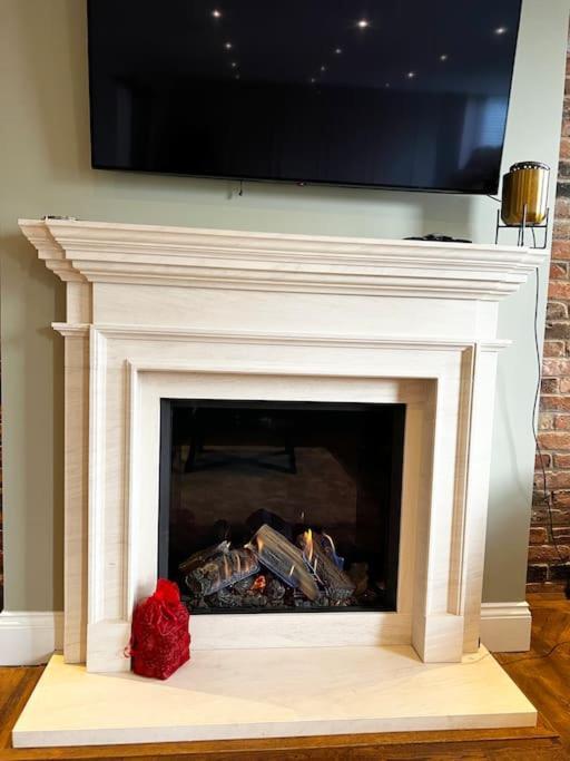 Luxury Close To The With Hot Tub & Bbq Fire Pit. * Manchester