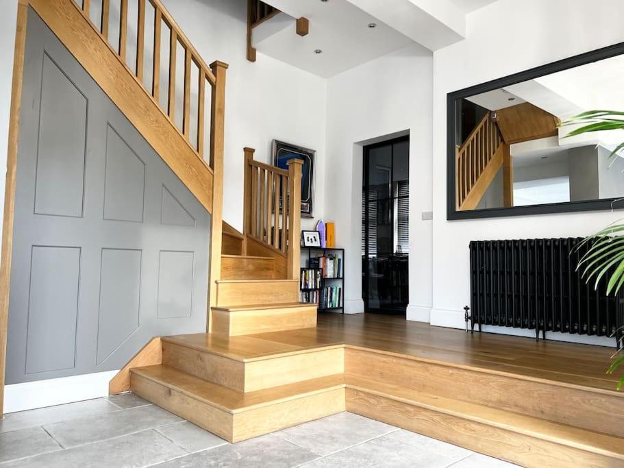 Holiday home Luxury Close To The With Hot Tub & Bbq Fire Pit. *