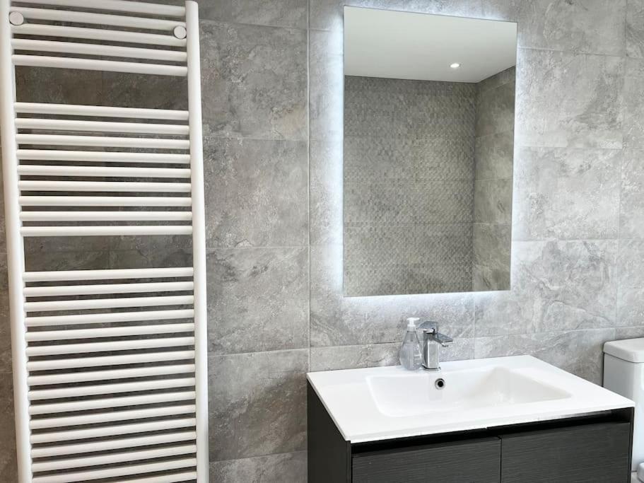 Luxury Close To The With Hot Tub & Bbq Fire Pit. Manchester