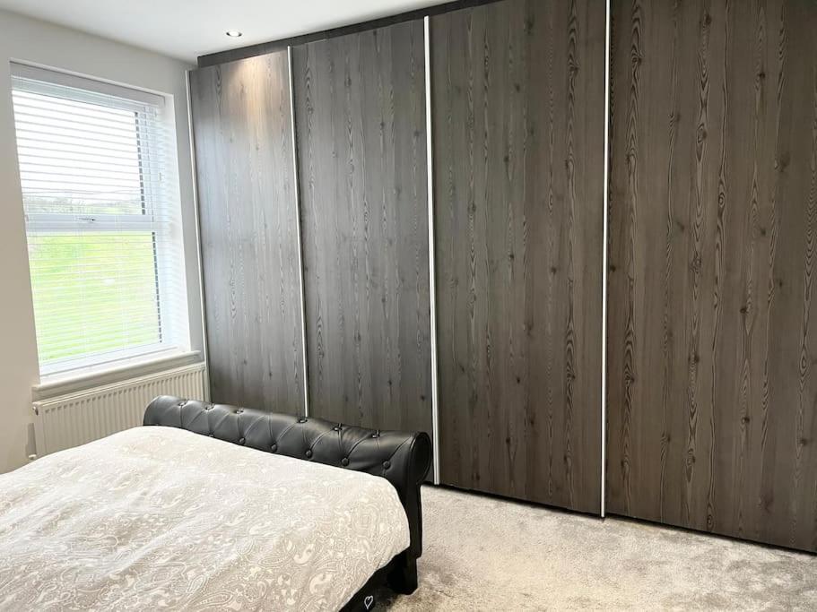 Luxury Close To The With Hot Tub & Bbq Fire Pit. Holiday home Manchester